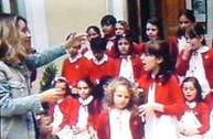Il Piccolo Coro in Polonia: con la direzione di Sabrina Simoni, i bambini cantano la famosa ninna nanna polacca "Lulaj Jezuniu" nel cortile della casa della giovent di papa Giovanni Paolo II. 