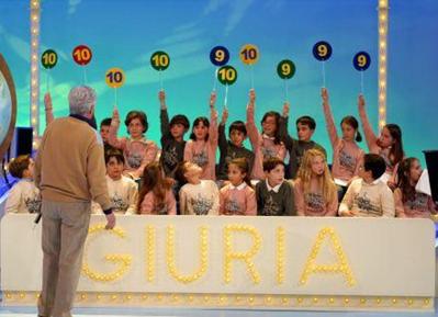 Het woord is aan de jury. Deze kinderen, in de leeftijd van 8 tot 12 jaar, kiezen welk liedje de Zecchino d´Oro wint. 
