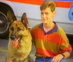 Beskrivning: Andrew Bednarski as Stevie Katts in Katts and Dog / Rin Tin Tin K-9 Cop. Together with Rinty/Rudy.